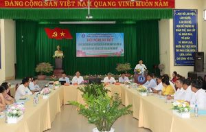 Chủ tịch Uỷ ban nhân dân tỉnh Phạm Thiện Nghĩa phát biểu tại hội nghị