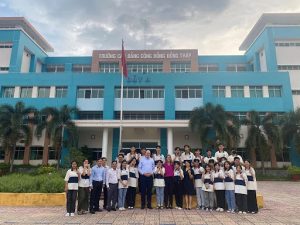 Đoàn công tác gặp gỡ, giao lưu với học sinh lớp Access